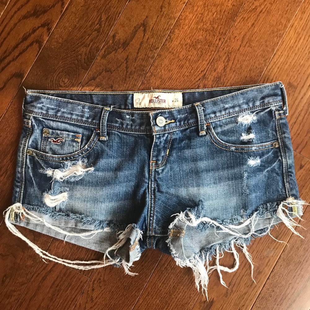 Hollister distressed denim shorts size 3